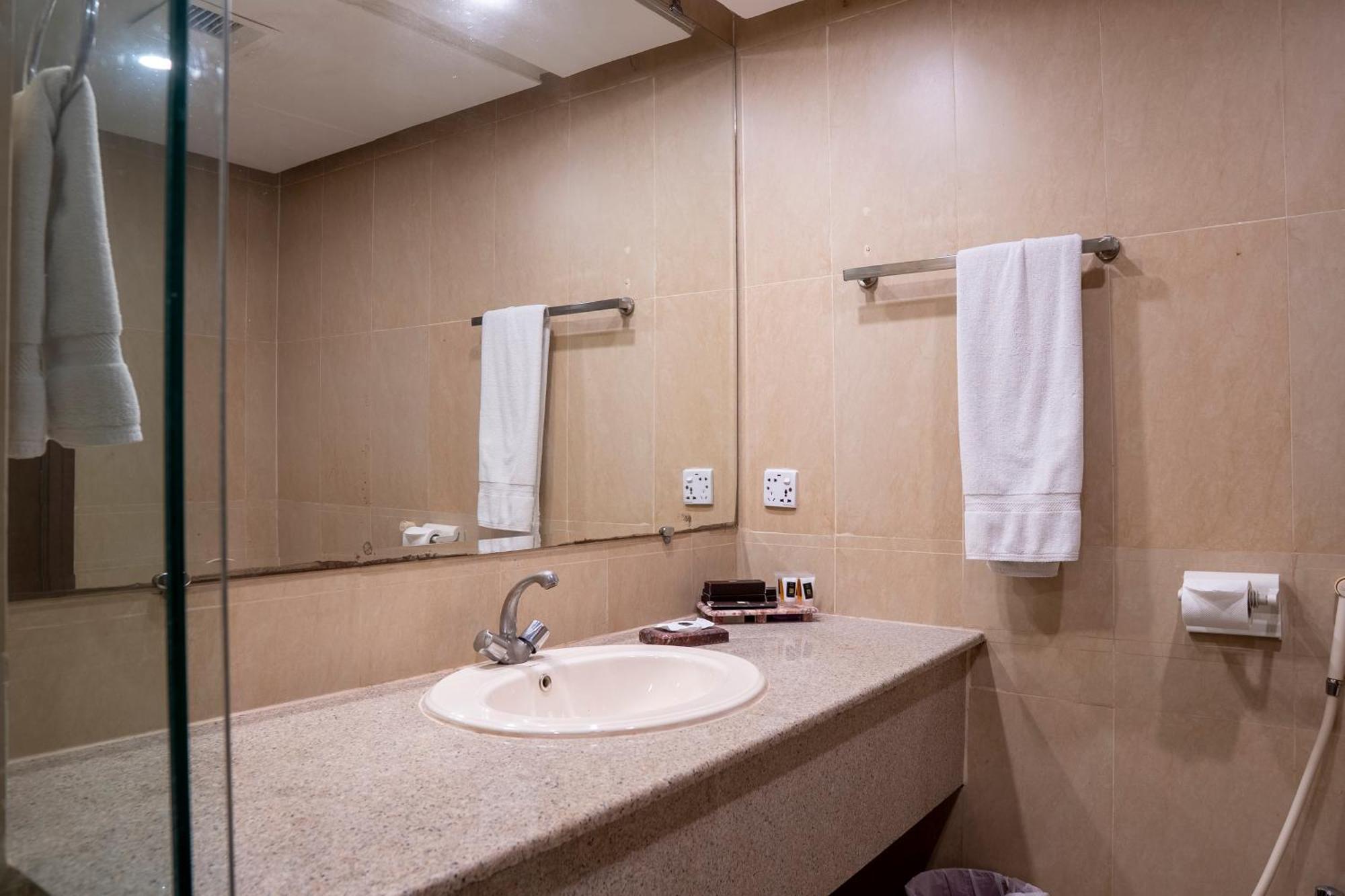 Legend Hotel איסלמאבד מראה חיצוני תמונה